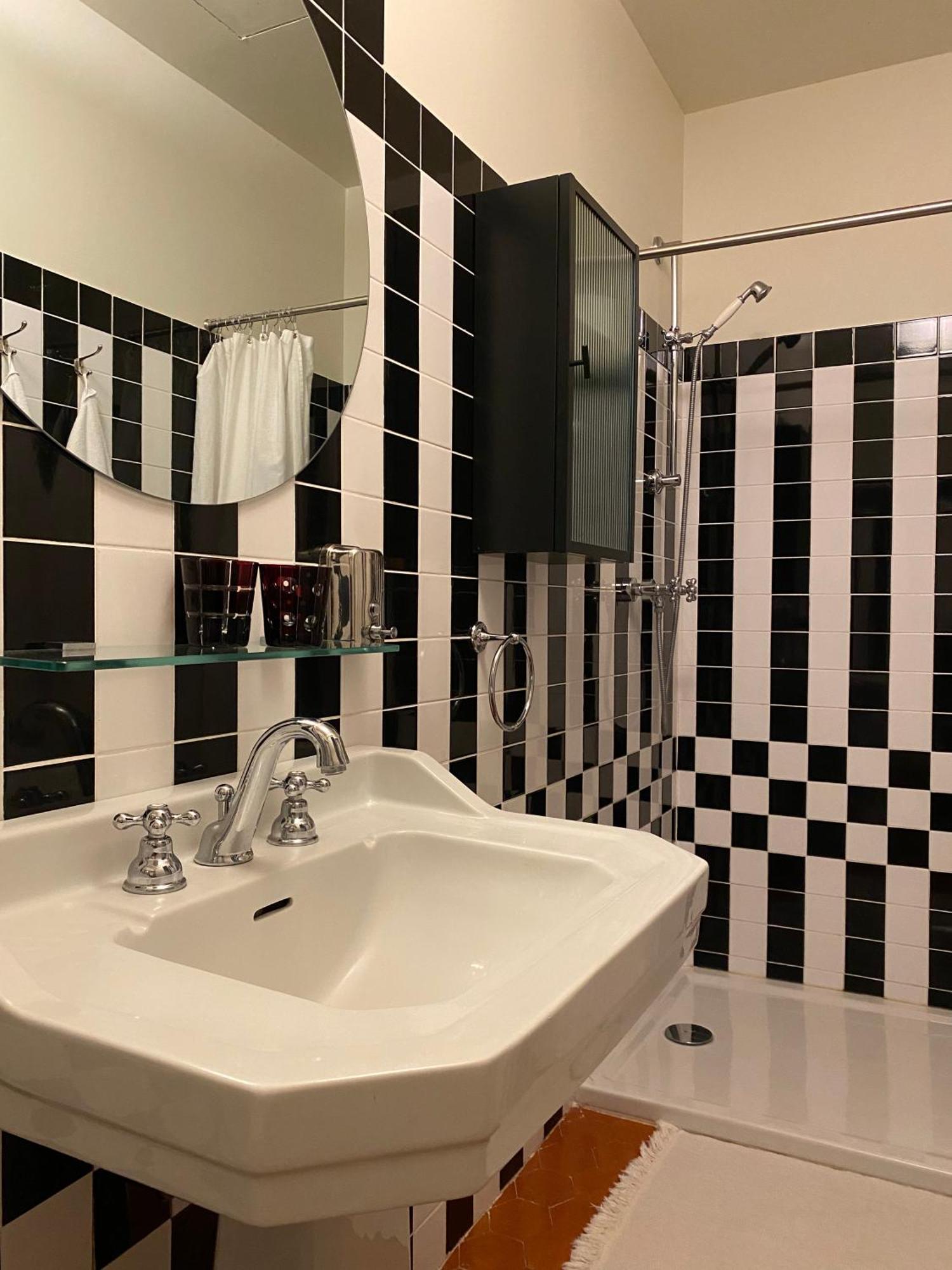 Le Saint Apolline - Sete, Appartement Haussmanien Buitenkant foto